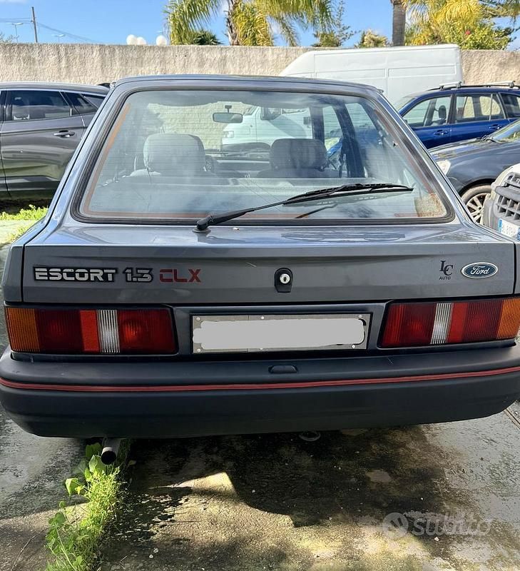 Usata Ford Escort 60 CV (44 kW) 1987 Grigio Berlina