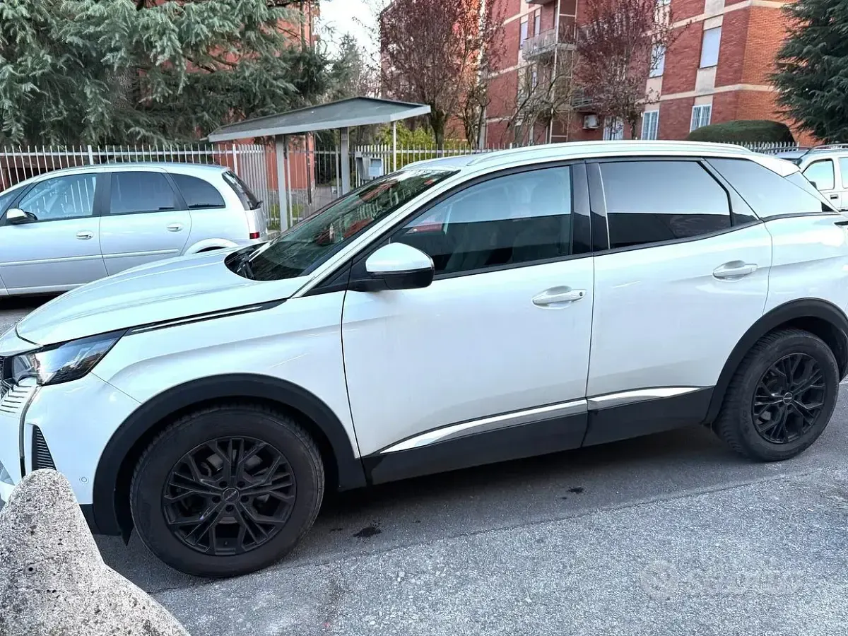 Usata Peugeot 3008 Allure 131 CV (96 kW) 2022 Bianco SUV