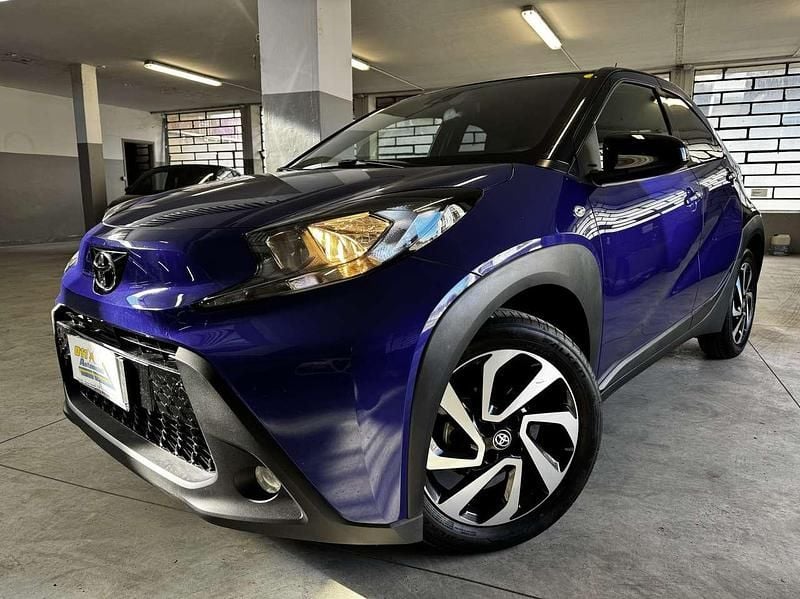 Blu met/ tetto nero Usata 2023 Toyota Aygo X Trend SUV | 12.990 € (Super prezzo) - Immagine 1/4