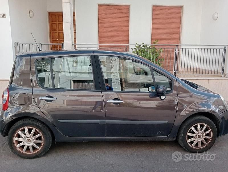 Grigio Usata 2007 Renault Modus Monovolume | 2200 € (Ottimo prezzo) - Immagine 1/4