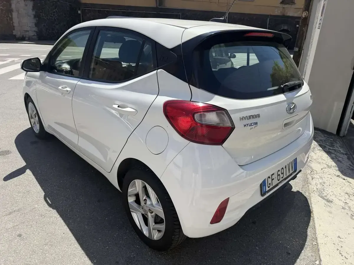 Usata Hyundai i10 67 CV (49 kW) 2021 Bianco Utilitaria