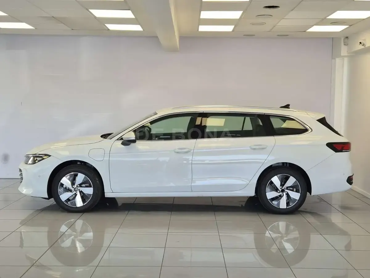 Nuova VW Passat Business 204 CV (150 kW) 2026 Pure white Station wagon