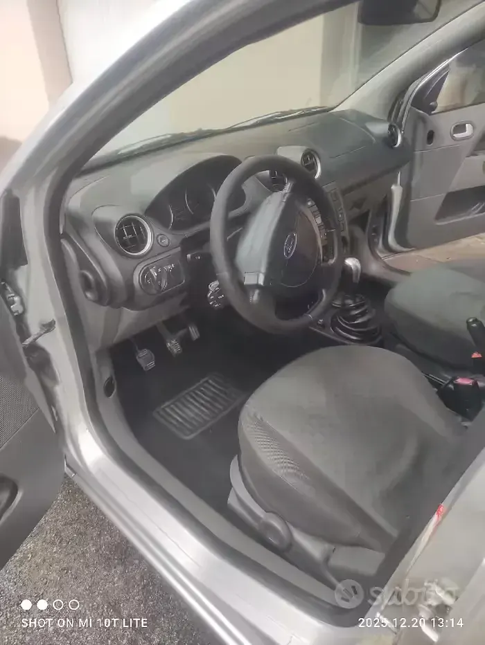 Usata Ford Fiesta Ghia 68 CV (50 kW) 2002 Utilitaria