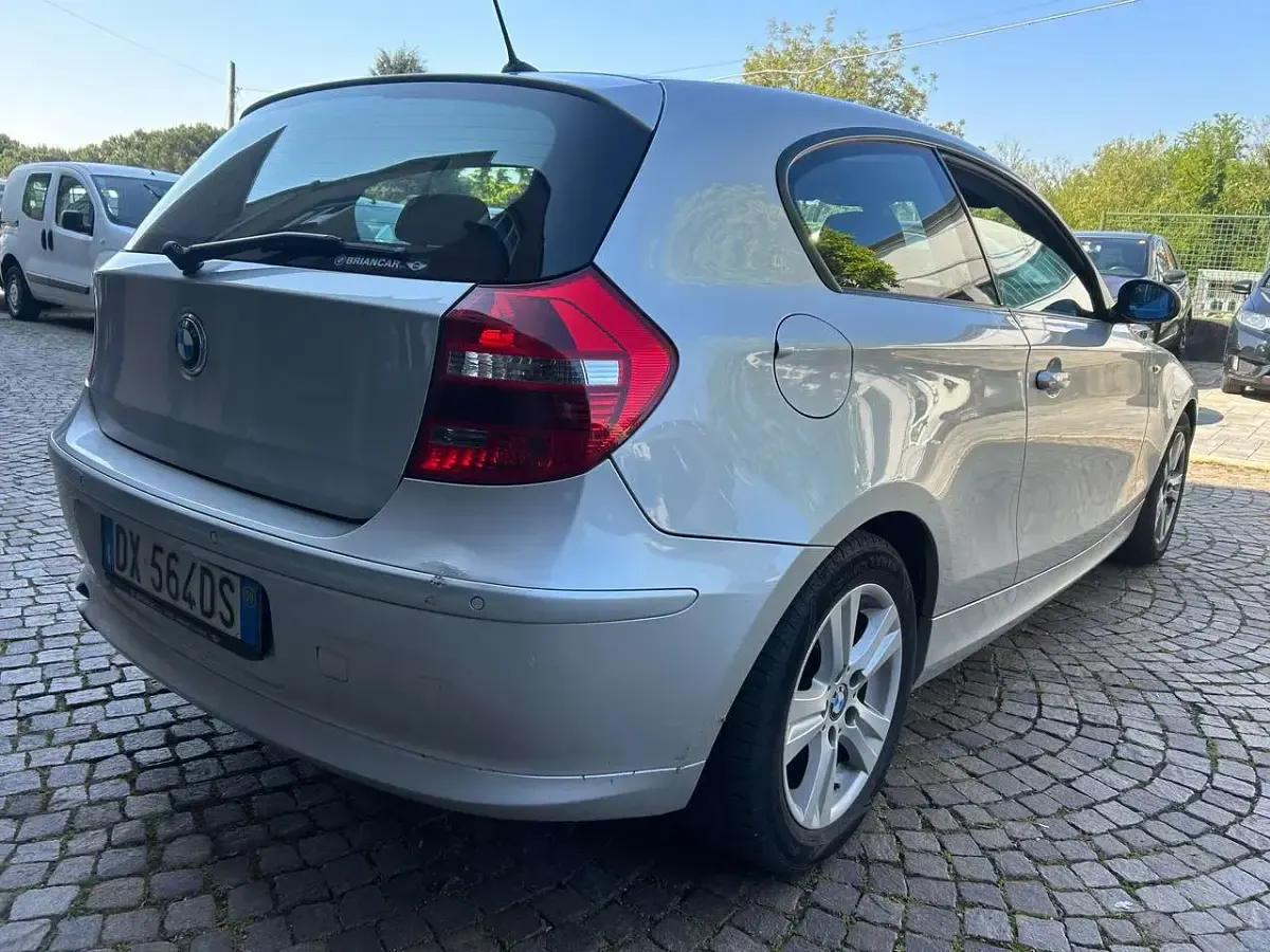 Używany BMW 118 143 KM (105 kW) 2009 Szary Hatchback