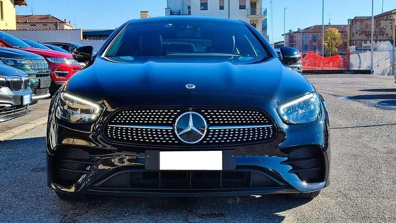 Usata Mercedes E300 Premium Plus 265 CV (194 kW) 2023 Nero ossidiana Coupé