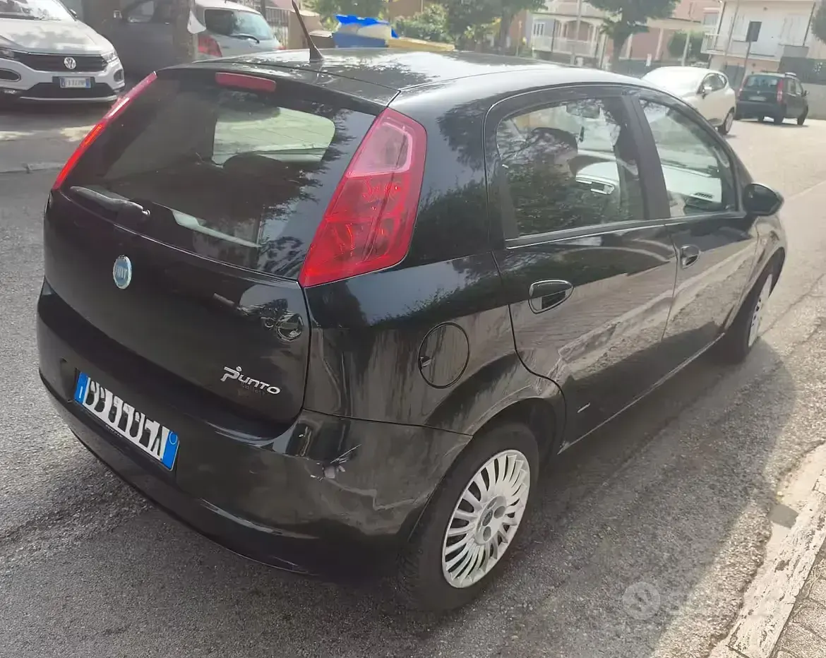 Usata Fiat Grande Punto 75 CV (55 kW) 2006 Nero Utilitaria