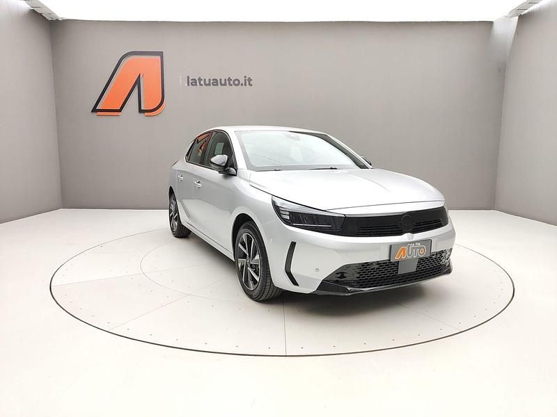 Usata Opel Corsa 101 CV (74 kW) 2025 Kristall silver Utilitaria
