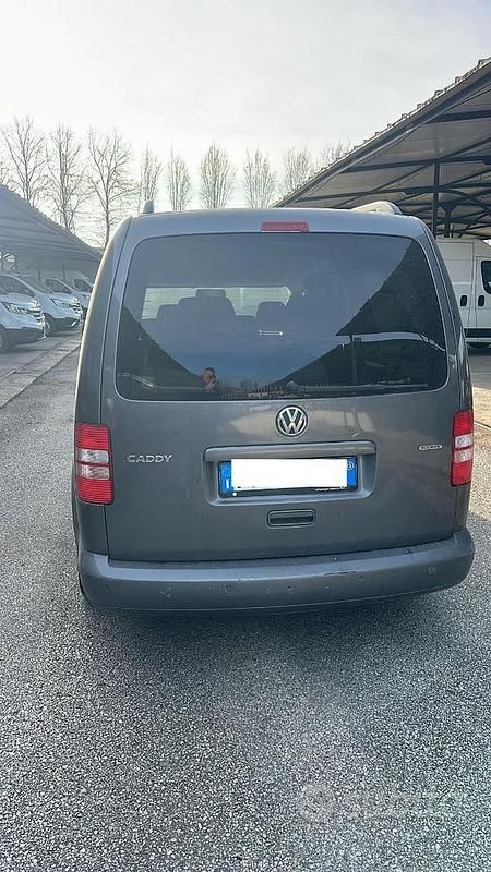 Usata VW Caddy S 109 CV (80 kW) 2015 Grigio Monovolume