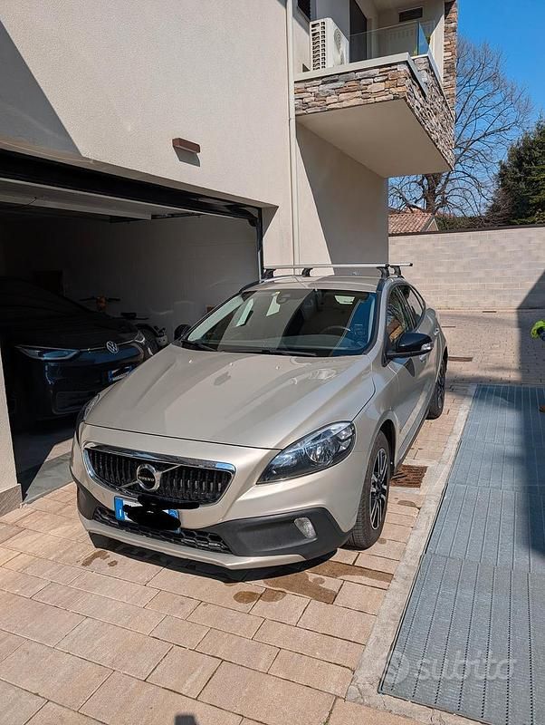 Usata Volvo V40 CC Business Edition 120 CV (88 kW) 2017 Station wagon
