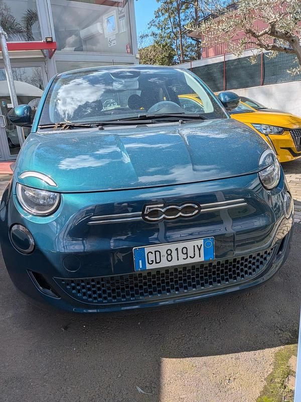 Usata Fiat 500e La Prima 42 kW (58 CV) 2020 Blu Berlina