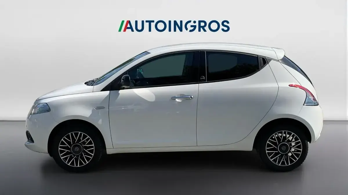 Usata Lancia Ypsilon Gold 69 CV (50 kW) 2020 Bianco Utilitaria