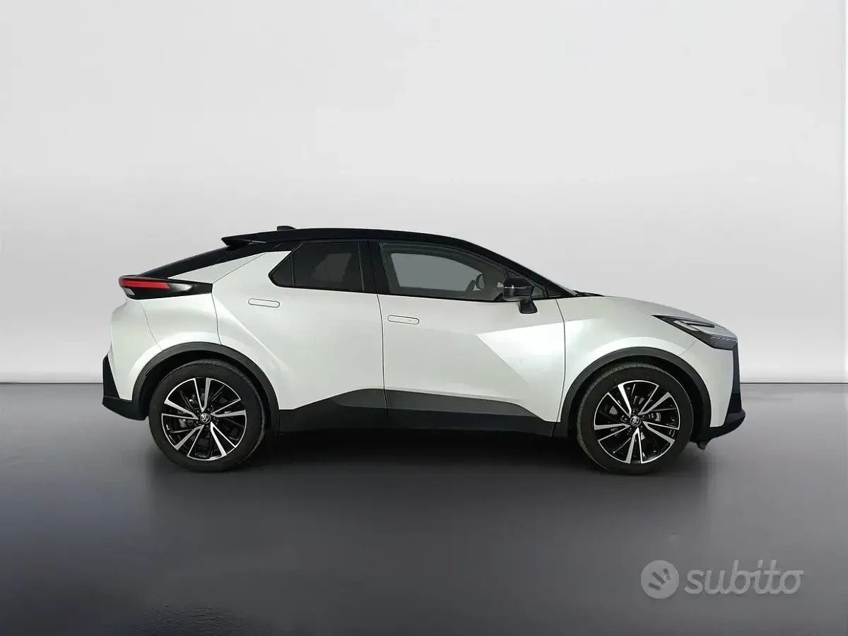 Usata Toyota C-HR Lounge 198 CV (145 kW) 2024 Bianco SUV