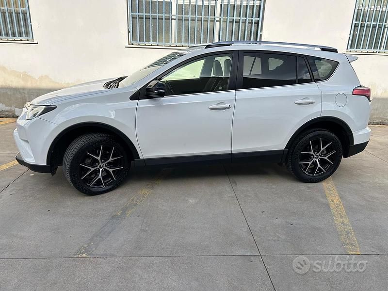 Usata Toyota RAV4 150 CV (110 kW) 2017 SUV
