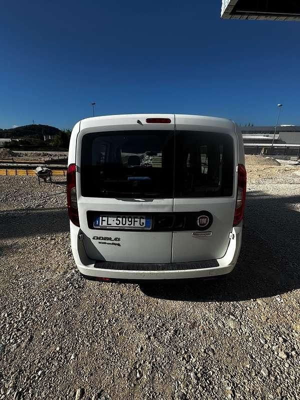 Usata Fiat Doblò Easy 105 CV (77 kW) 2017 Bianco Monovolume