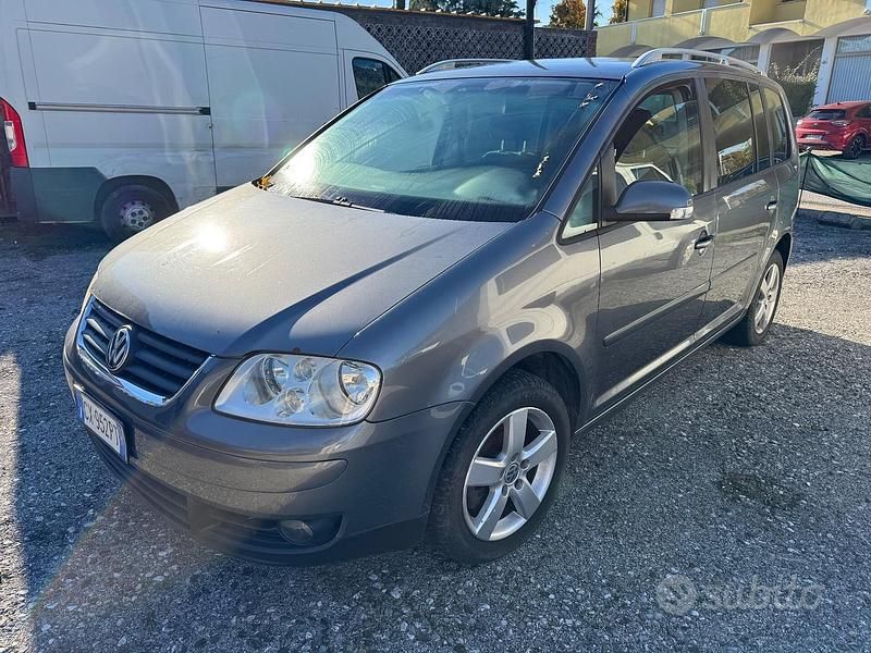 Usata VW Touran 140 CV (102 kW) 2005 Grigio Monovolume