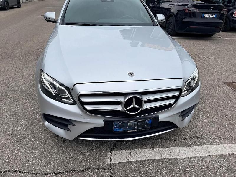 Usata Mercedes E220 194 CV (142 kW) 2021 Grigio Berlina