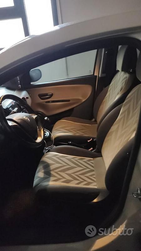 Usata Lancia Ypsilon 95 CV (69 kW) 2016 Utilitaria