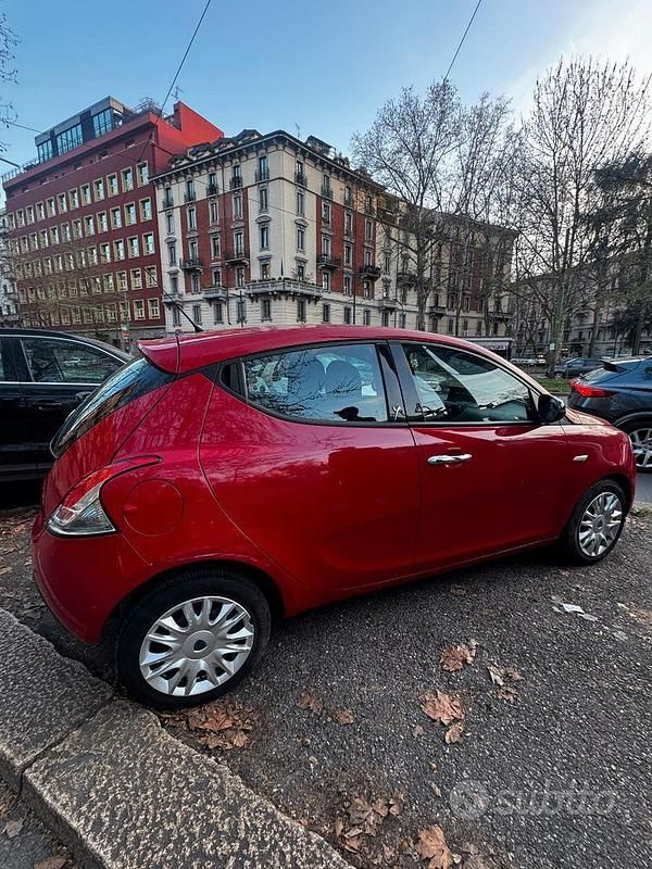 Usata Lancia Ypsilon 69 CV (50 kW) 2011 Rosso Utilitaria