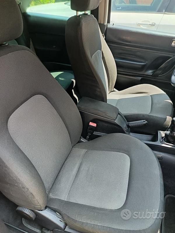 Usata VW New Beetle 2007 Nero Utilitaria