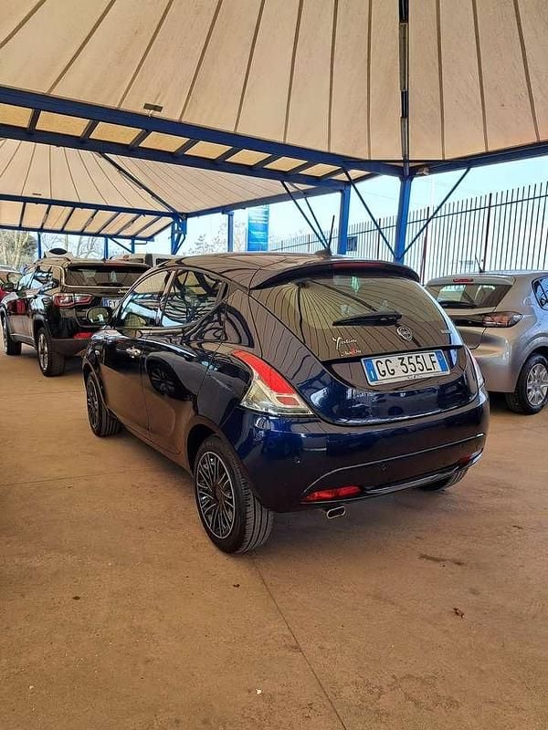 Usata Lancia Ypsilon Gold 69 CV (50 kW) 2021 Blu Utilitaria
