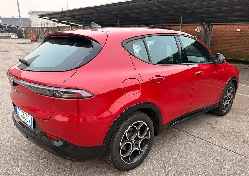Usata Alfa Romeo Tonale 131 CV (96 kW) 2025 Rosso SUV