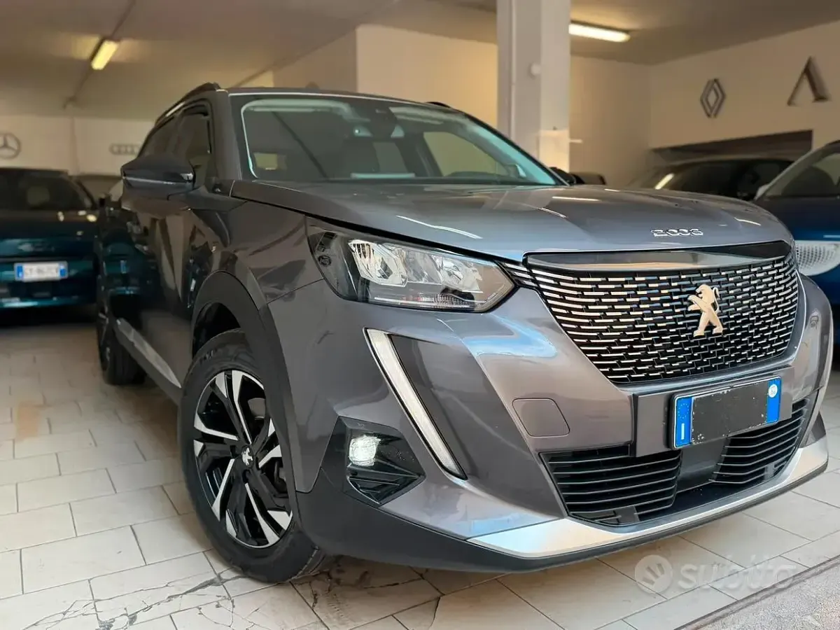 Usata Peugeot 2008 Allure 131 CV (96 kW) 2022 Grigio SUV