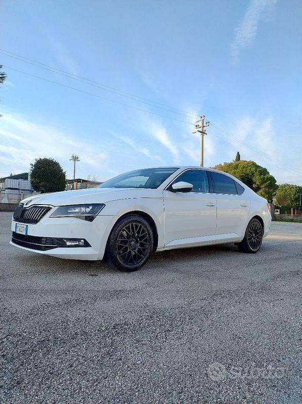 Usata Skoda Superb Executive 150 CV (110 kW) 2016 Bianco Berlina