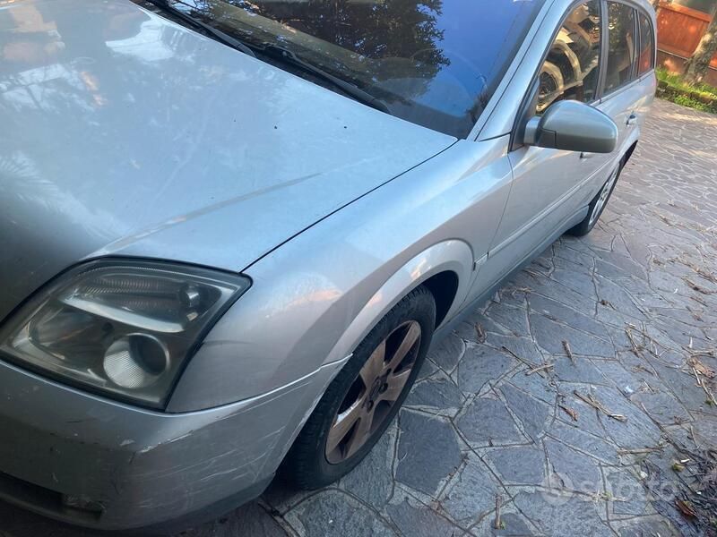 Grigio Usata 2005 Opel Vectra Station wagon | 2500 € (Ottimo prezzo) - Immagine 1/4