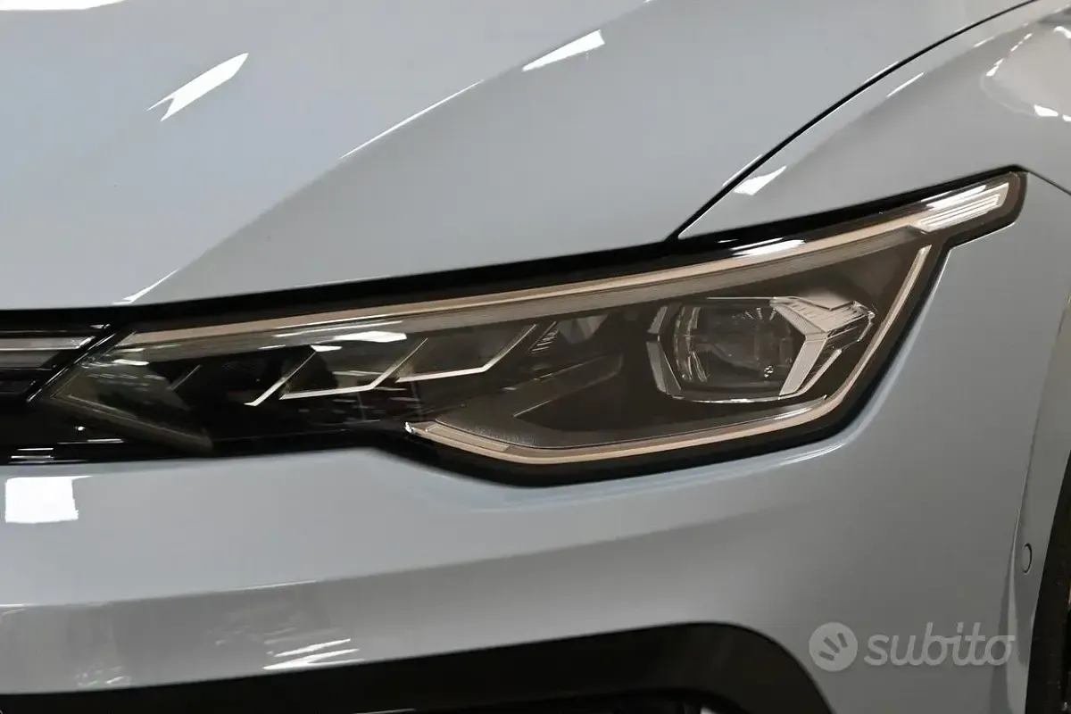 Usata VW Golf VIII R-line 150 CV (110 kW) 2025 Argento Berlina