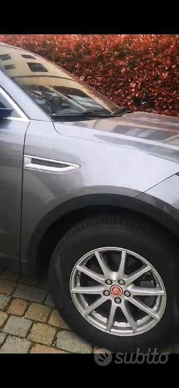 Usata Jaguar E-Pace R 200 CV (147 kW) 2020 Grigio SUV