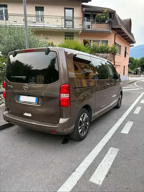 Usata Opel Zafira Life Business 144 CV (105 kW) 2021 Monovolume