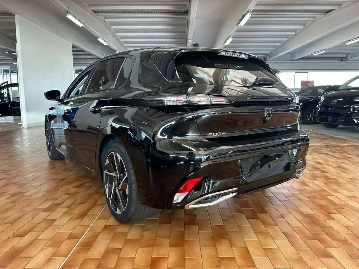 Usata Peugeot 308 Allure+ 131 CV (96 kW) 2024 Nero Berlina