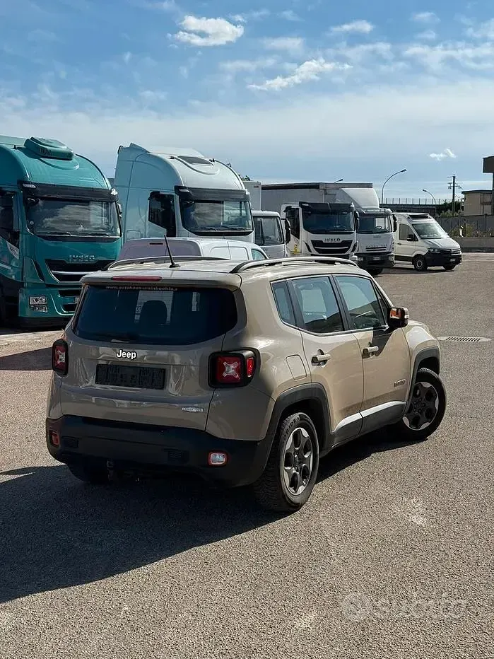 Usata Jeep Renegade Limited 120 CV (88 kW) 2016 Beige SUV