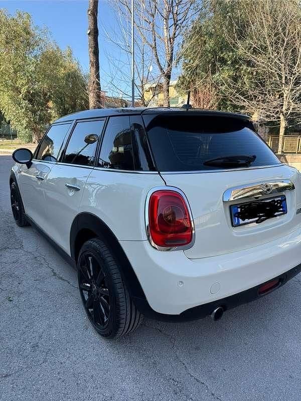Usata Mini Cooper D Business 116 CV (85 kW) 2015 Bianco Utilitaria
