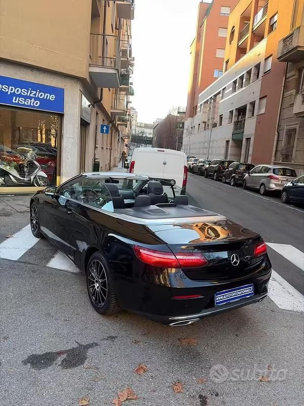 Usata Mercedes E220 194 CV (142 kW) 2019 Nero metallizzato Cabrio