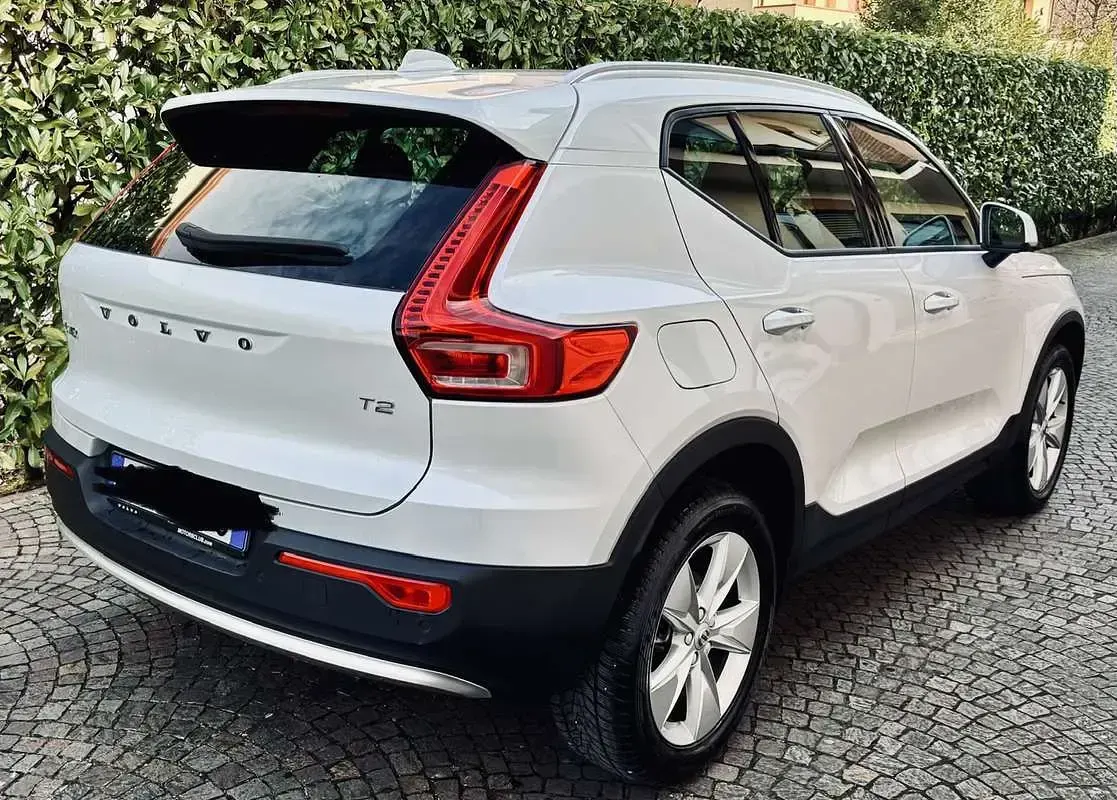 Usata Volvo XC40 Core 129 CV (94 kW) 2024 Bianco SUV