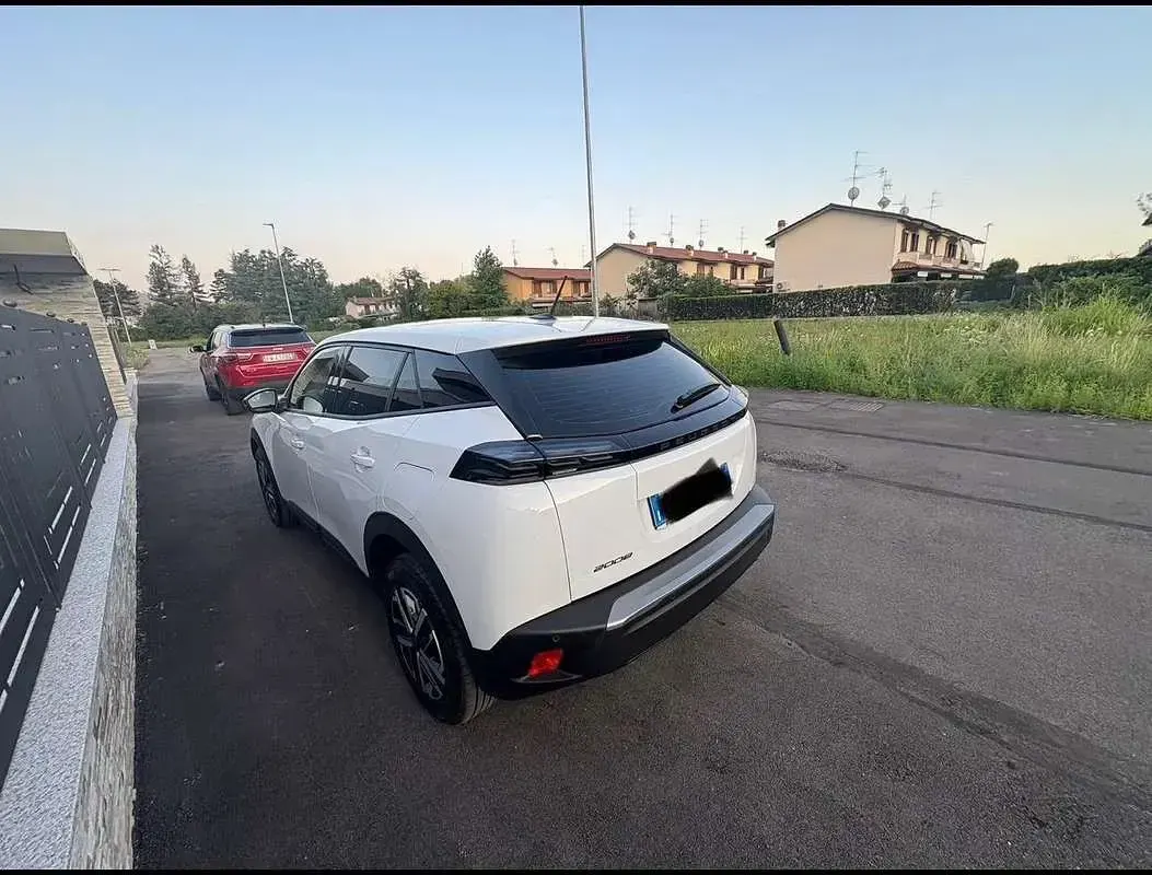 Usata Peugeot 2008 Active 102 CV (75 kW) 2025 SUV
