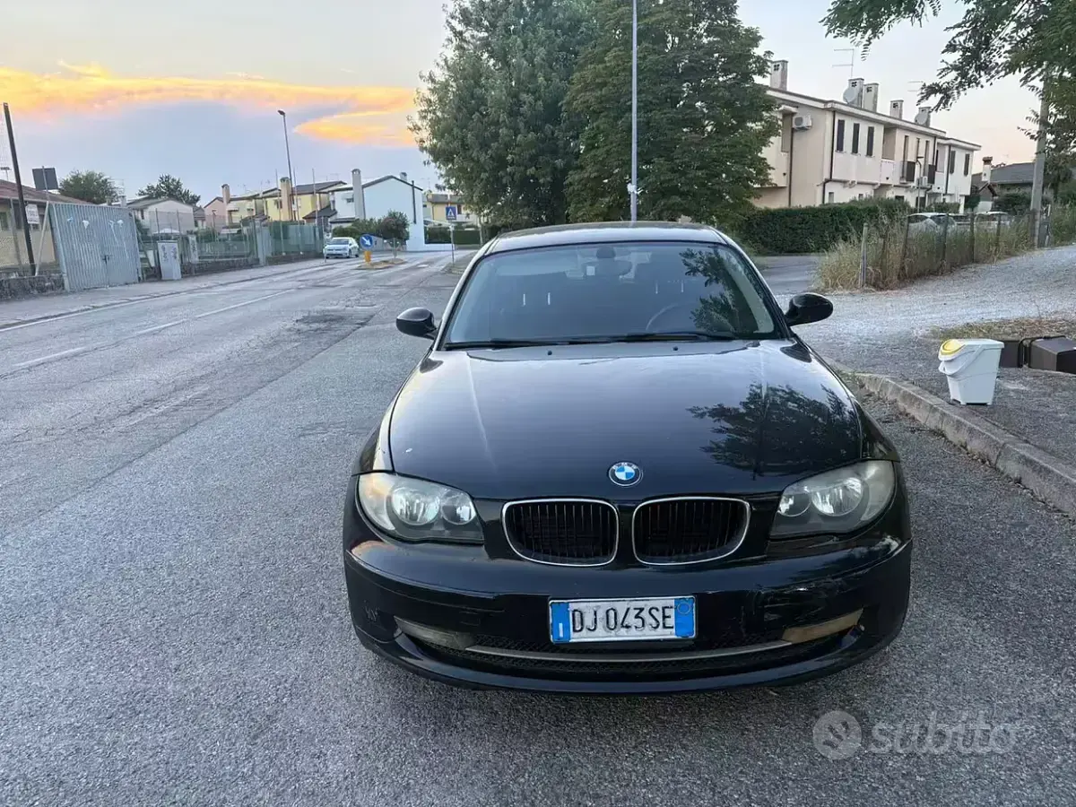 Usata BMW 118 143 CV (105 kW) 2007 Nero Utilitaria