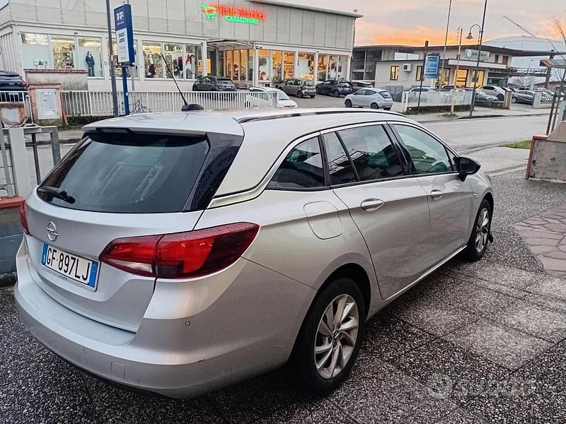 Usata Opel Astra Business 122 CV (89 kW) 2021 Grigio Station wagon
