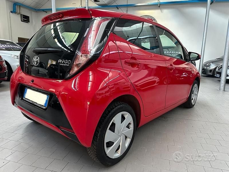 Usata Toyota Aygo X-wave 69 CV (50 kW) 2015 Rosso Utilitaria