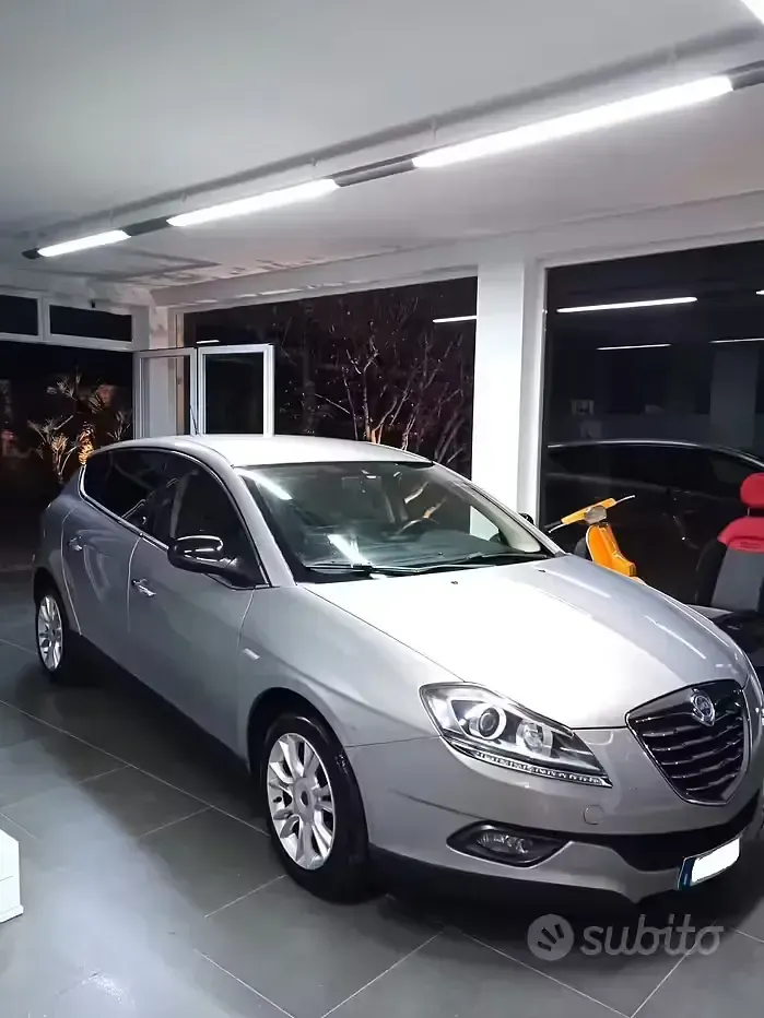 Usata Lancia Delta Silver 120 CV (88 kW) 2011 Grigio Utilitaria