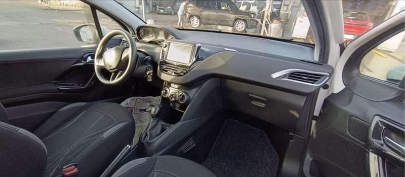 Usata Peugeot 208 Access 68 CV (50 kW) 2012 Utilitaria