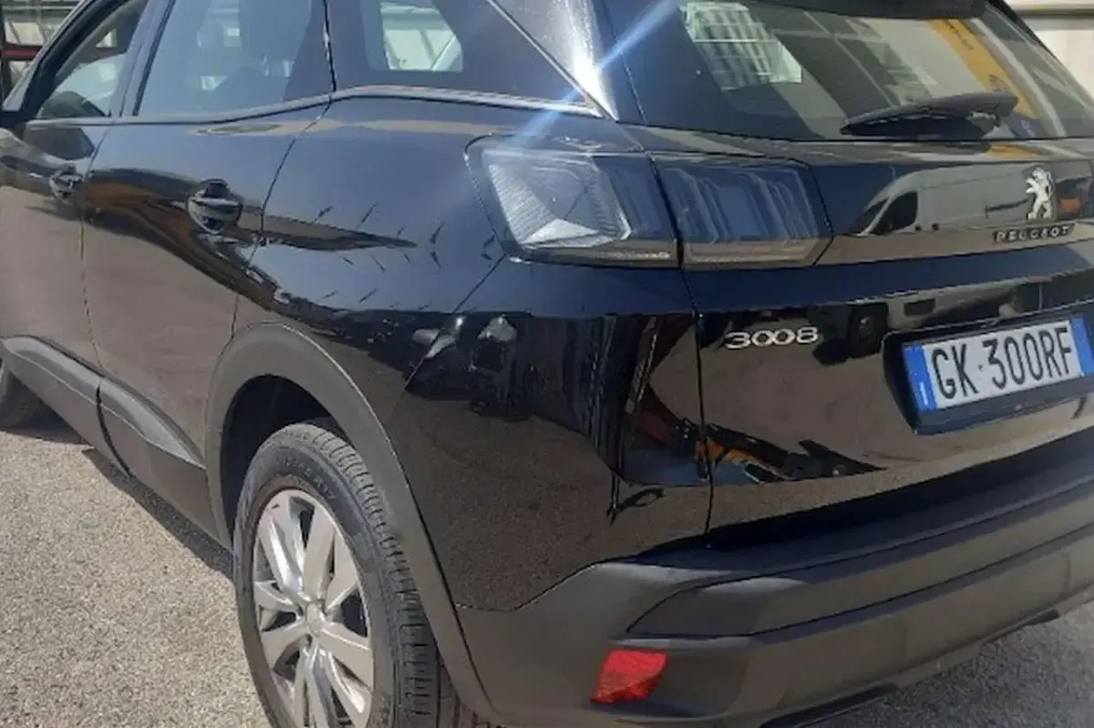Usata Peugeot 3008 Active 131 CV (96 kW) 2022 Nero SUV