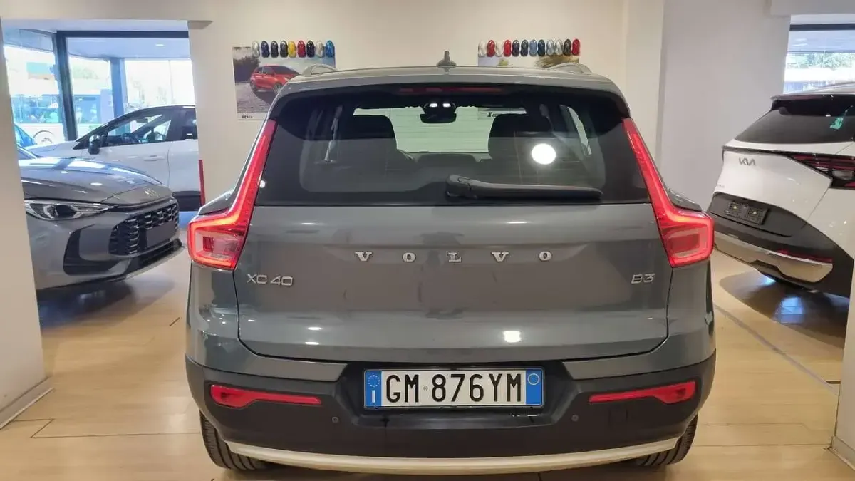 Usata Volvo XC40 Core 163 CV (119 kW) 2023 Grigio SUV