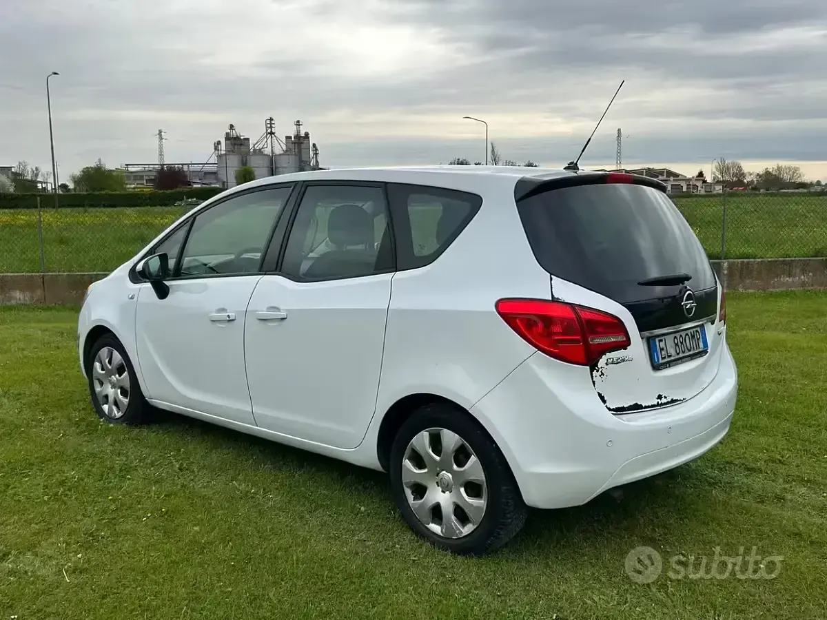 Usata Opel Meriva Cosmo 95 CV (69 kW) 2013 Bianco Monovolume