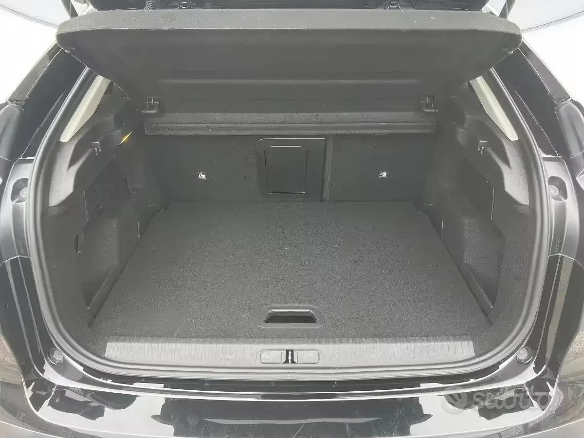 Usata Citroën C4 Shine 131 CV (96 kW) 2022 Nero Berlina