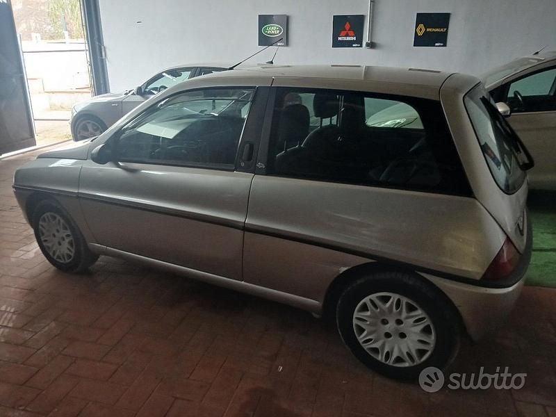 Usata Lancia Ypsilon 2004 Utilitaria