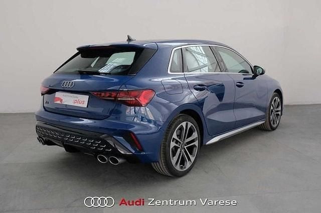Usata Audi S3 Comfort 333 CV (244 kW) 2024 Blu ascari Berlina