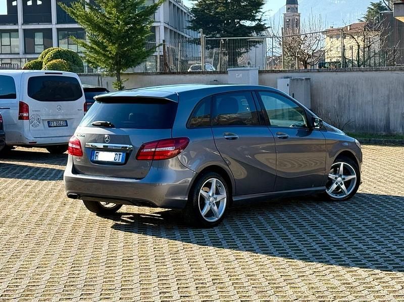 Usata Mercedes B200 Premium 136 CV (100 kW) 2016 Grigio Monovolume