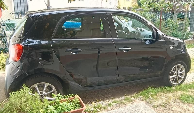 Usata Smart ForFour 71 CV (52 kW) 2018 Nero Utilitaria